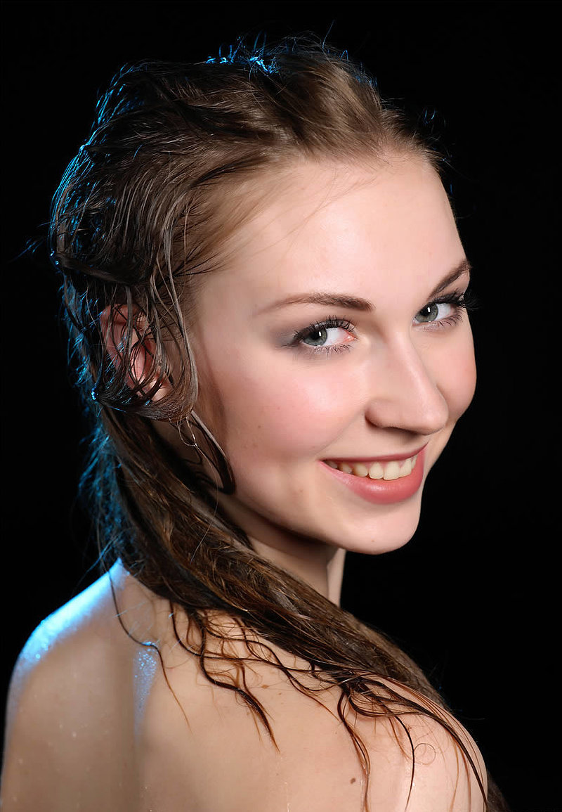 Эмилия, 22 года, 4 размер груди